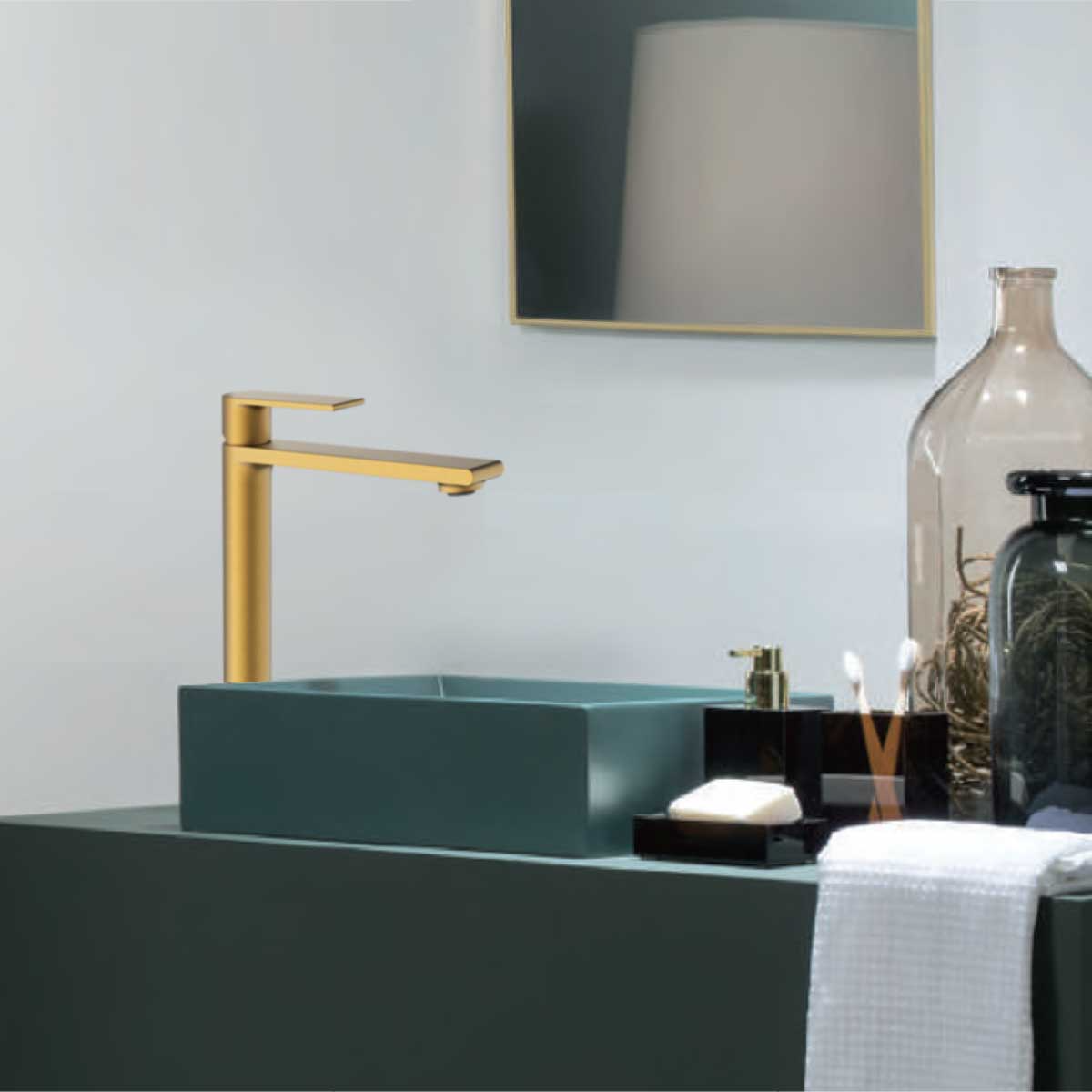 Смеситель для раковины Vincea Vogue VBF-1V2BG золото матовое