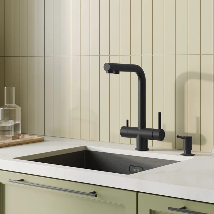 Смеситель для кухни c выдвижным изливом и подключением к фильтру IDDIS Umbra UMBBLPFi05 черный матовый