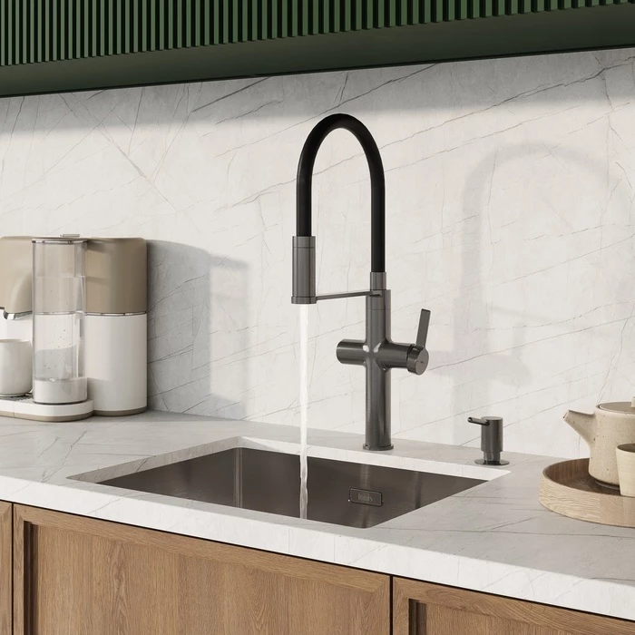 Смеситель для кухни с каналом для фильтрованной воды и гибким изливом IDDIS Ikon IKNGMFFi05 графит