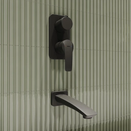 Встраиваемая душевая система с изливом Iddis Ray RAYBL03i68 черный матовый