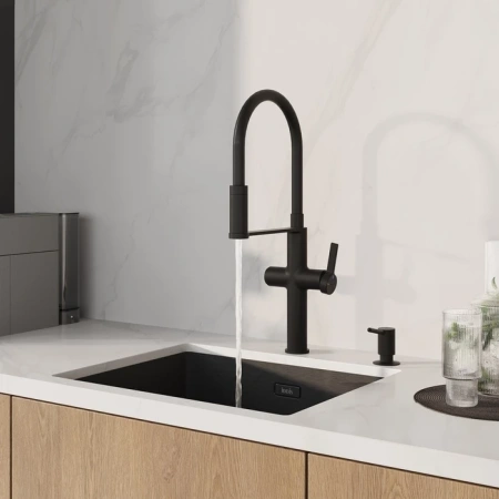 Смеситель для кухни с каналом для фильтрованной воды и гибким изливом IDDIS Ikon IKNBLFFi05 черный матовый